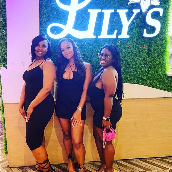 Meet your Posher, Amanda Nicole Host Pick/ Top 10% - Picture 10 of 11